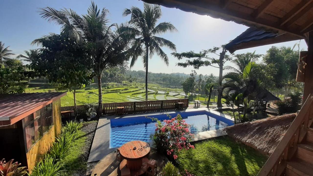 Peraja Bungalows Loyok Sangyang Екстер'єр фото