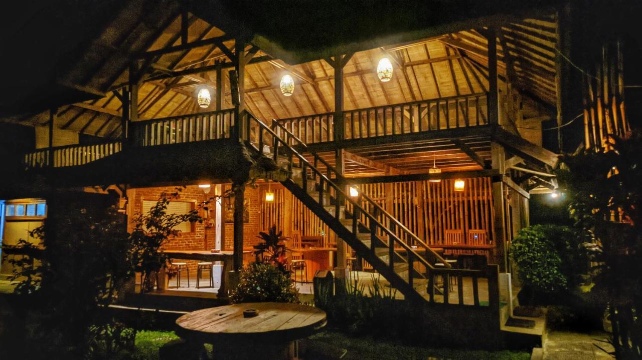 Peraja Bungalows Loyok Sangyang Екстер'єр фото