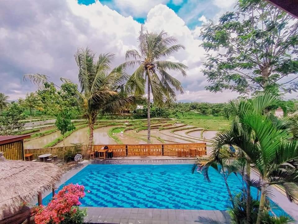 Peraja Bungalows Loyok Sangyang Екстер'єр фото