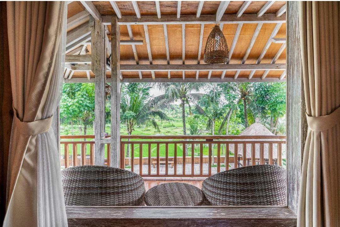 Peraja Bungalows Loyok Sangyang Екстер'єр фото