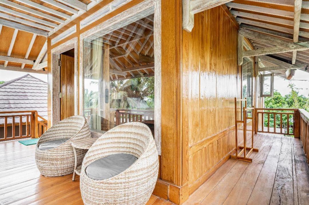 Peraja Bungalows Loyok Sangyang Екстер'єр фото