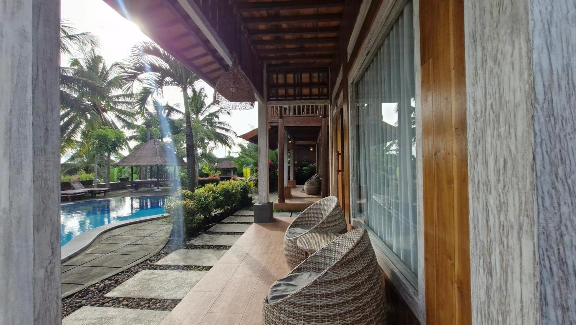 Peraja Bungalows Loyok Sangyang Екстер'єр фото
