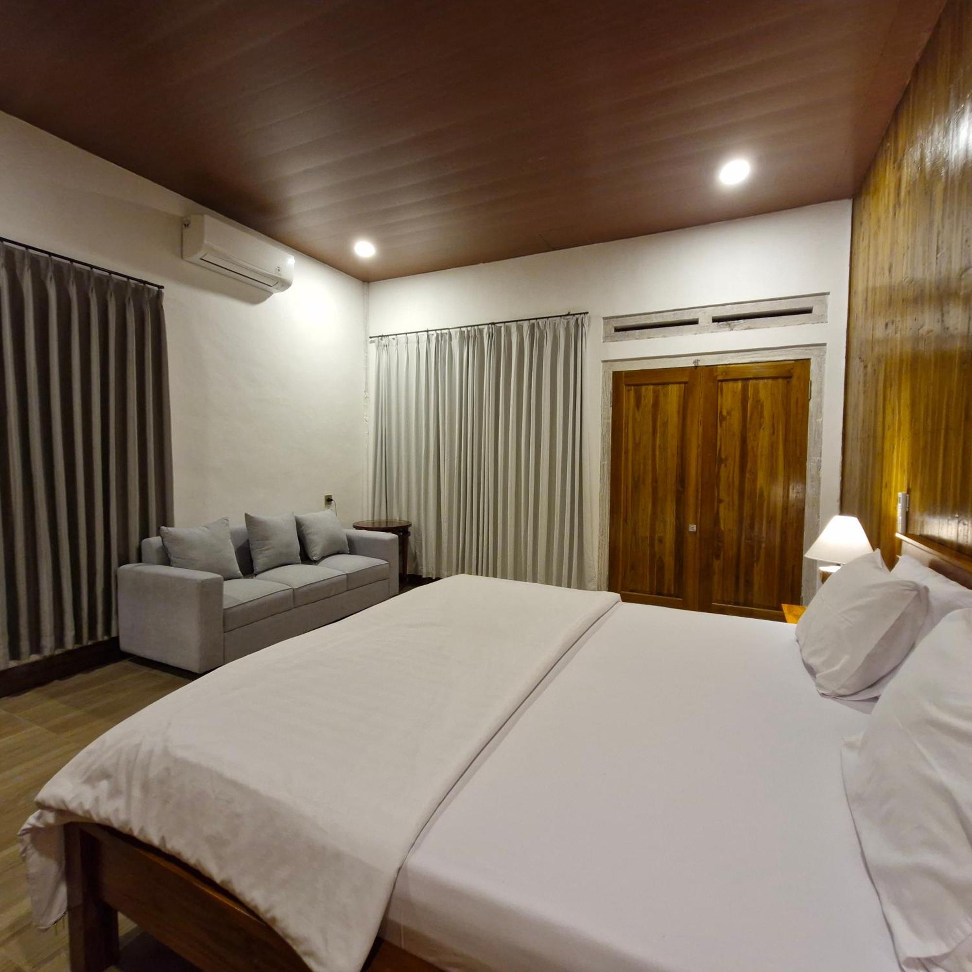 Peraja Bungalows Loyok Sangyang Екстер'єр фото